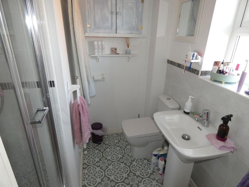 Bedroom One En-Suite- click for photo gallery
